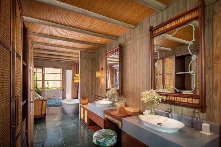 An Lam Retreats Saigon River